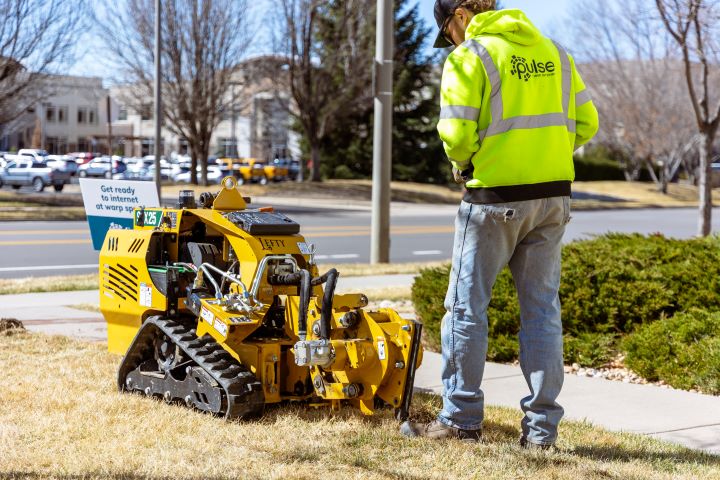 HahnsPeak_Construction-18_SM Pulse Fiber tech using a Vermeer to pull fiber underground