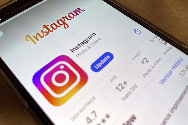 Image of Instagram App Screen with an Update notification